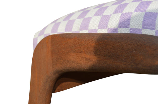 LE TABOURET QUI AIME LES ÉCHECS