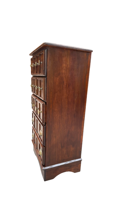 LA COMMODE CENT TIROIRS